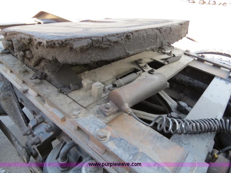 image for item B4599 2000 Kenworth T800 semi truck