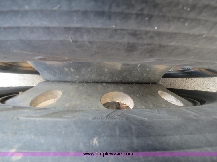 image for item B4599 2000 Kenworth T800 semi truck