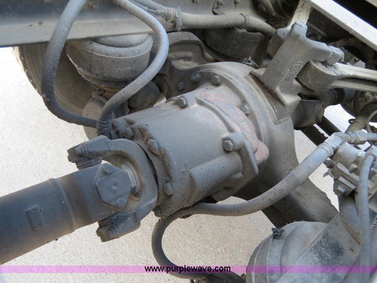 image for item B4599 2000 Kenworth T800 semi truck