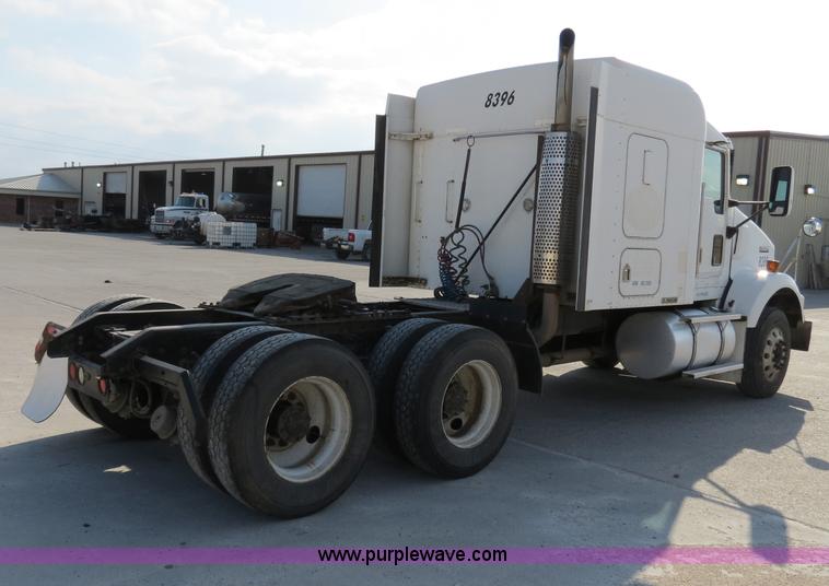 image for item B4600 2000 Kenworth T800 semi truck