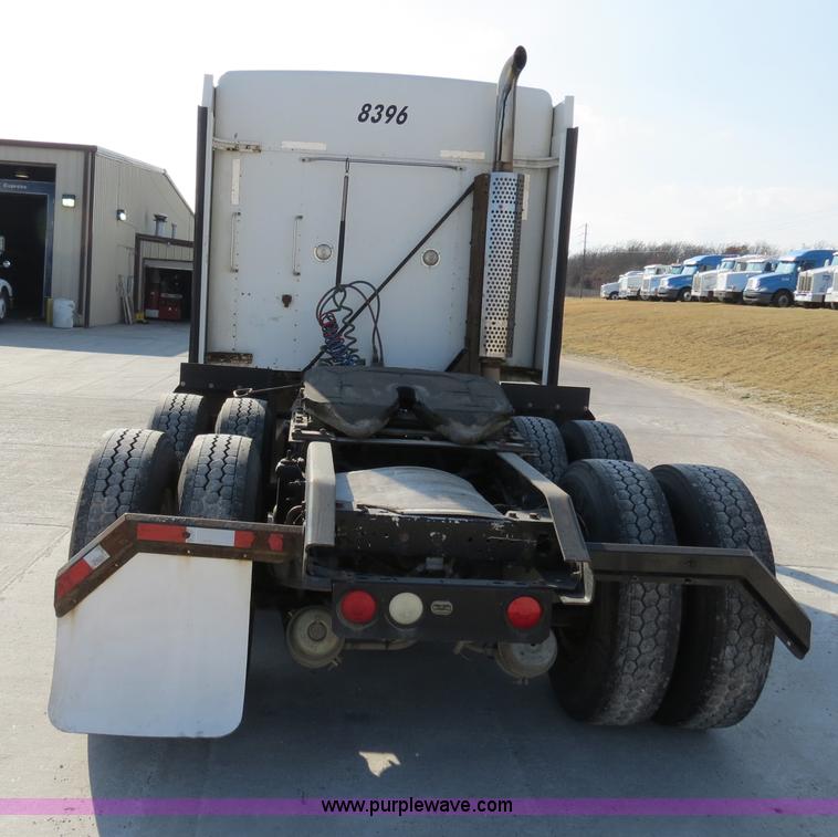 image for item B4600 2000 Kenworth T800 semi truck