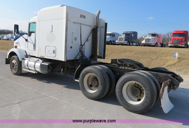 image for item B4600 2000 Kenworth T800 semi truck