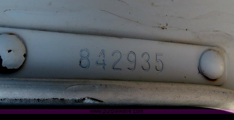 image for item B4600 2000 Kenworth T800 semi truck