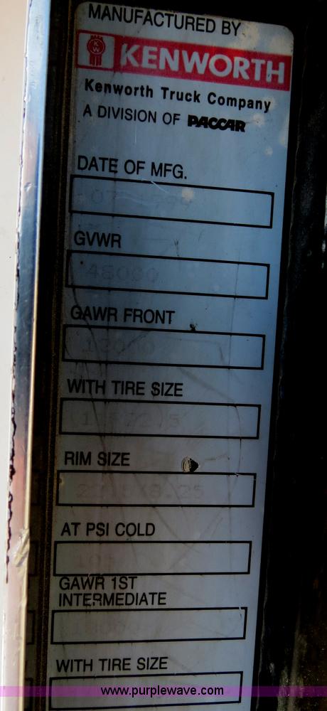 image for item B4600 2000 Kenworth T800 semi truck