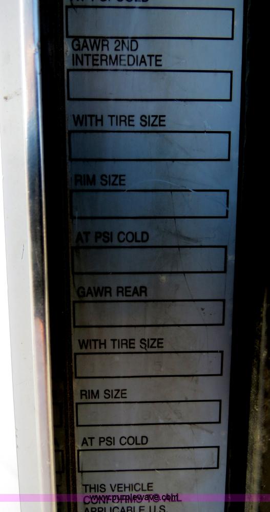 image for item B4600 2000 Kenworth T800 semi truck