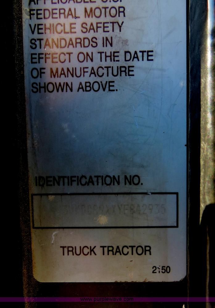 image for item B4600 2000 Kenworth T800 semi truck