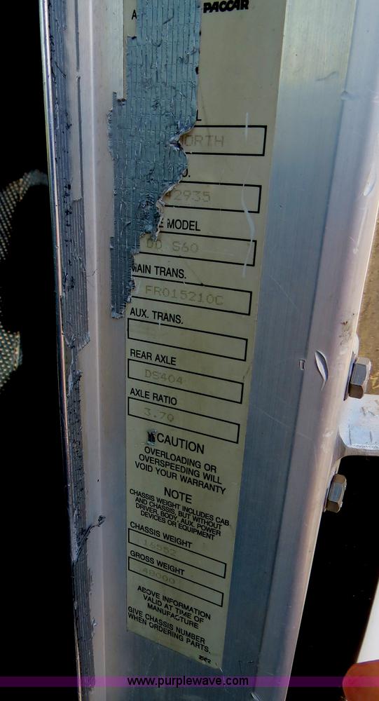 image for item B4600 2000 Kenworth T800 semi truck