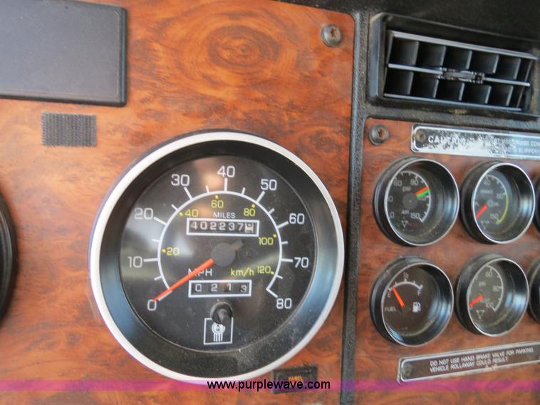 image for item B4600 2000 Kenworth T800 semi truck