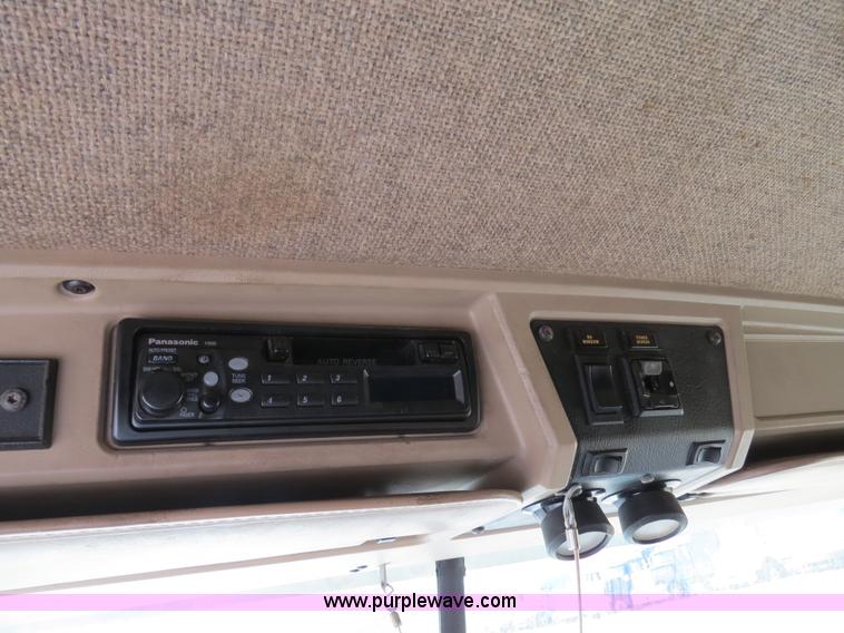 image for item B4600 2000 Kenworth T800 semi truck