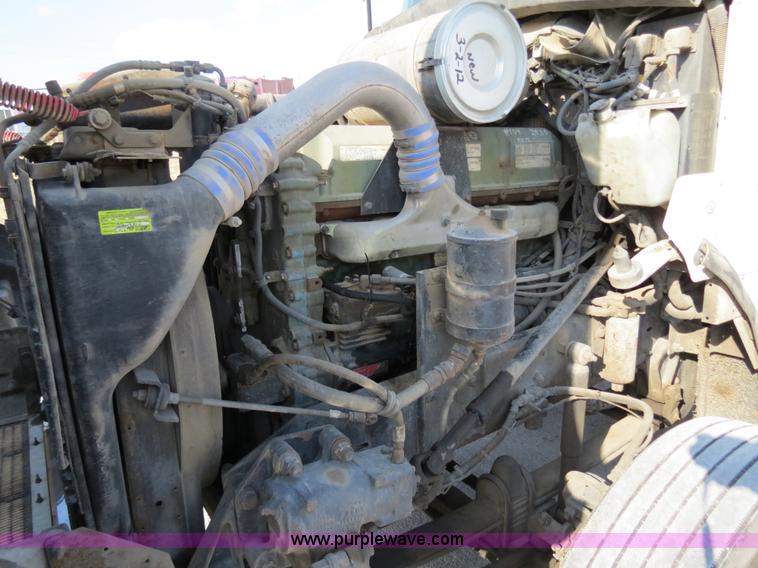 image for item B4600 2000 Kenworth T800 semi truck