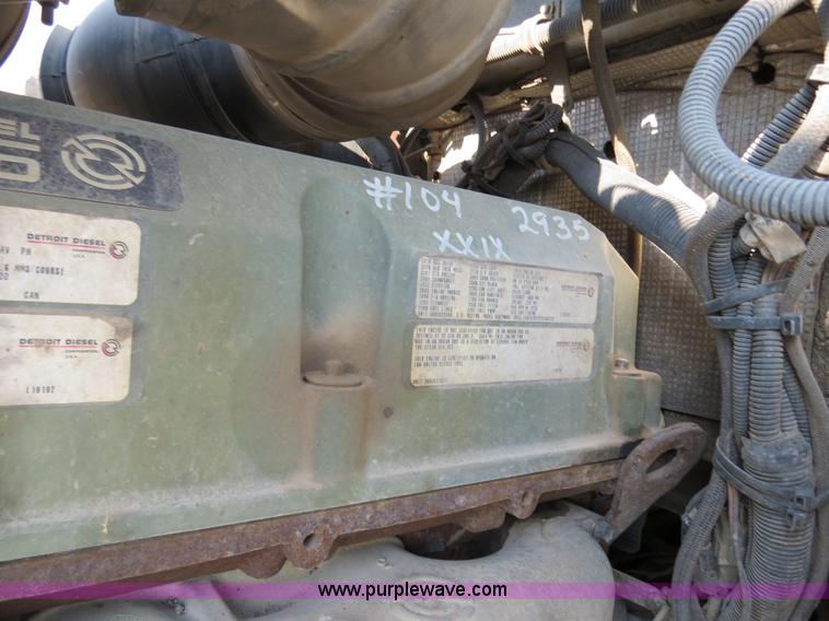 image for item B4600 2000 Kenworth T800 semi truck