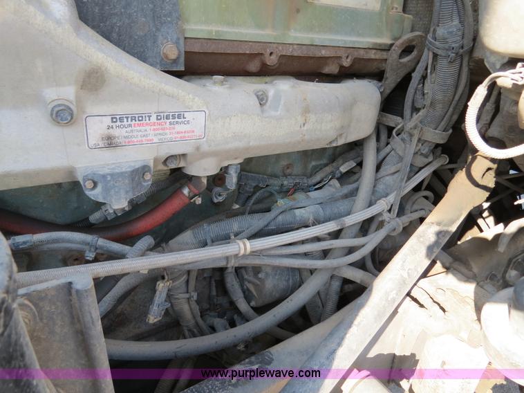 image for item B4600 2000 Kenworth T800 semi truck