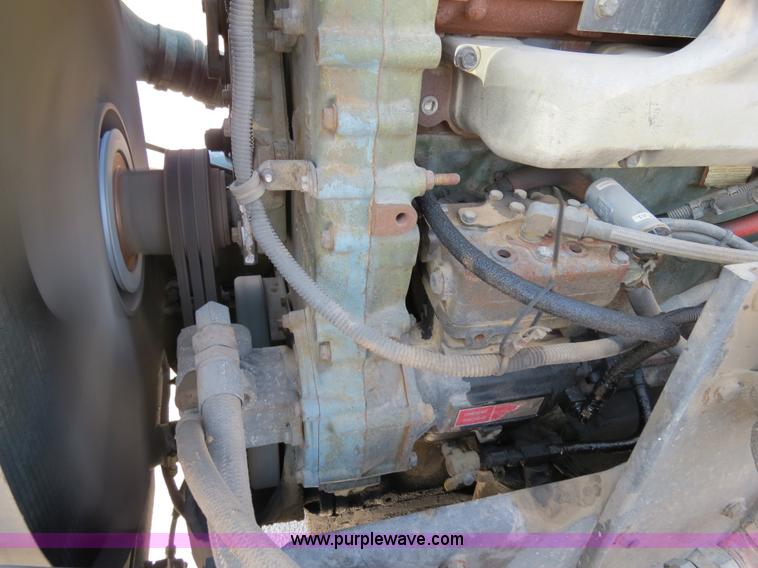 image for item B4600 2000 Kenworth T800 semi truck