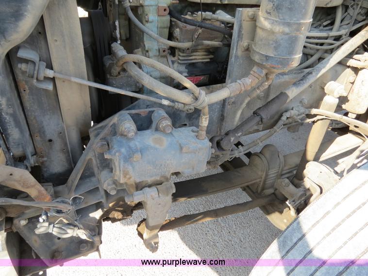 image for item B4600 2000 Kenworth T800 semi truck