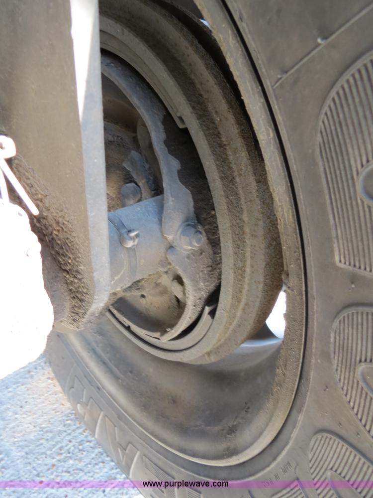 image for item B4600 2000 Kenworth T800 semi truck