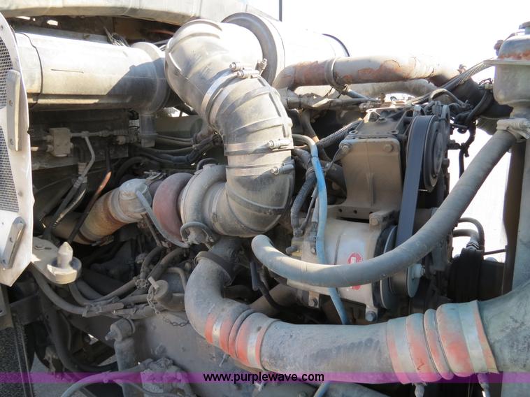 image for item B4600 2000 Kenworth T800 semi truck