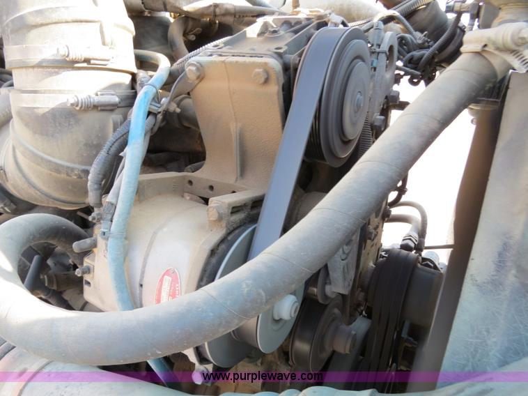 image for item B4600 2000 Kenworth T800 semi truck