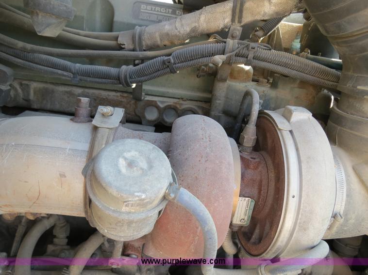 image for item B4600 2000 Kenworth T800 semi truck