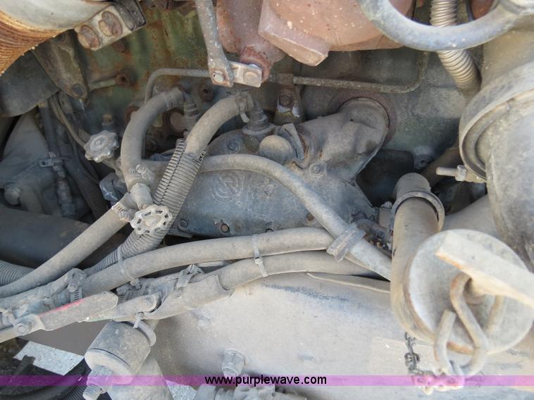 image for item B4600 2000 Kenworth T800 semi truck