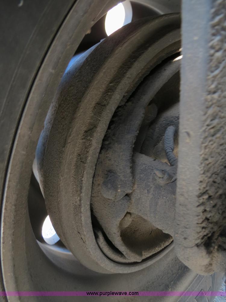 image for item B4600 2000 Kenworth T800 semi truck