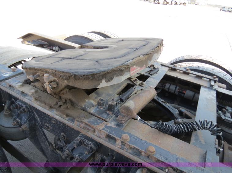 image for item B4600 2000 Kenworth T800 semi truck