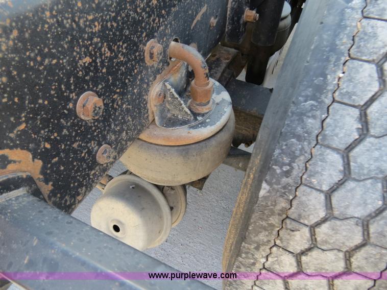 image for item B4600 2000 Kenworth T800 semi truck