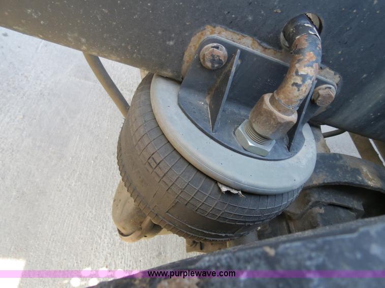 image for item B4600 2000 Kenworth T800 semi truck