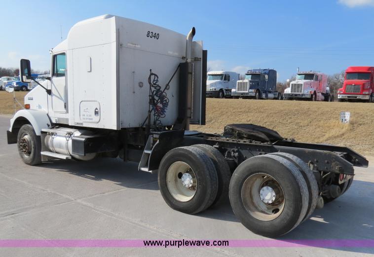 image for item B4601 1999 Kenworth T800 semi truck