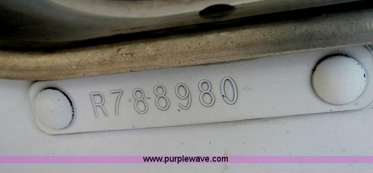 image for item B4601 1999 Kenworth T800 semi truck