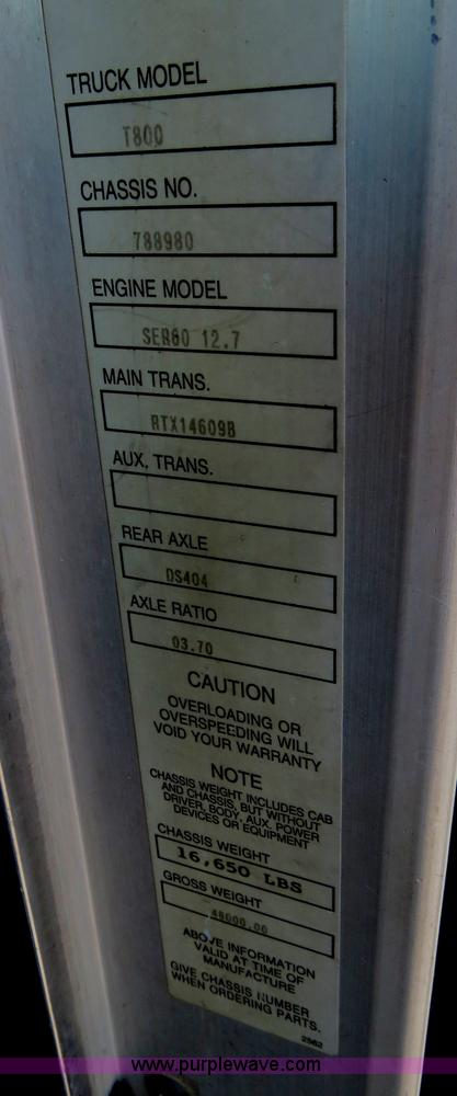 image for item B4601 1999 Kenworth T800 semi truck