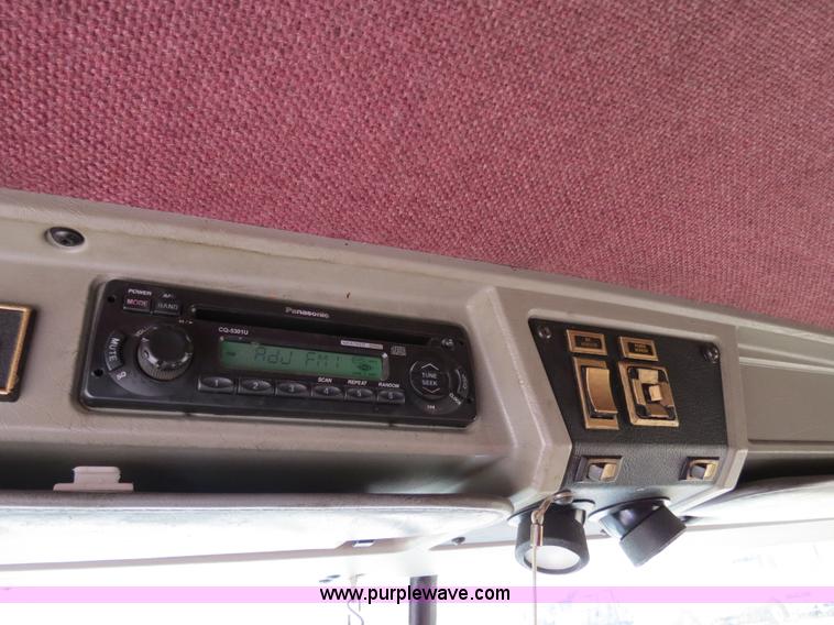 image for item B4601 1999 Kenworth T800 semi truck