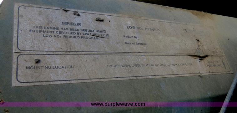 image for item B4601 1999 Kenworth T800 semi truck