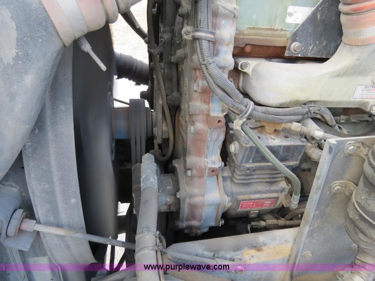 image for item B4601 1999 Kenworth T800 semi truck