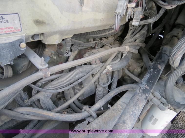 image for item B4601 1999 Kenworth T800 semi truck