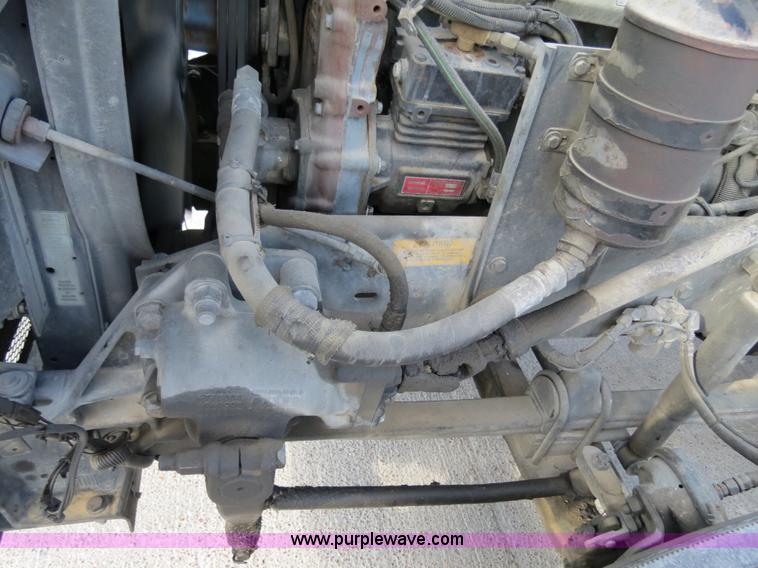 image for item B4601 1999 Kenworth T800 semi truck