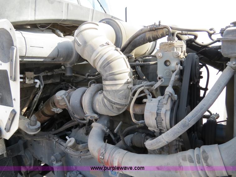 image for item B4601 1999 Kenworth T800 semi truck