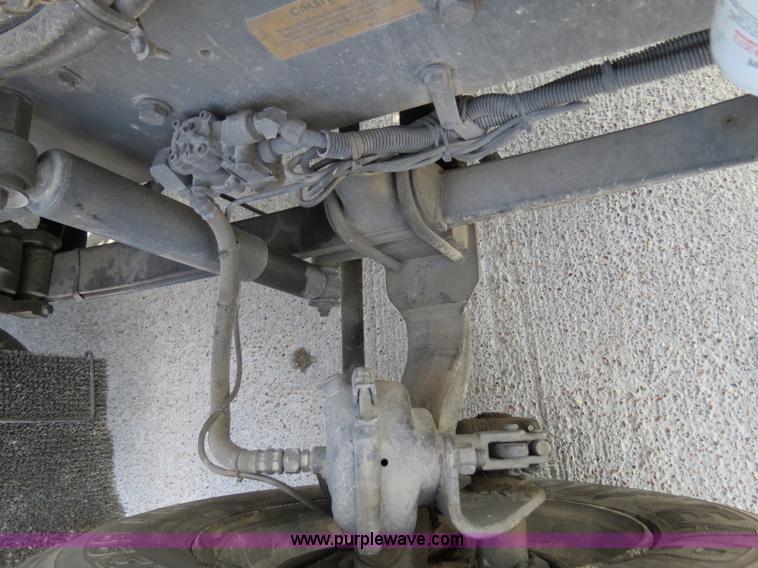 image for item B4601 1999 Kenworth T800 semi truck