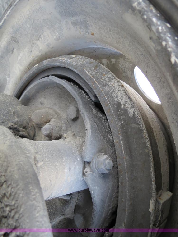 image for item B4601 1999 Kenworth T800 semi truck