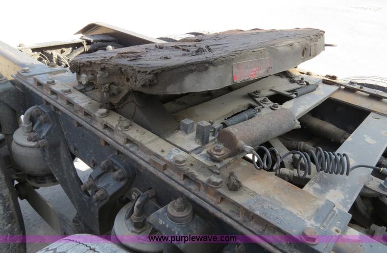 image for item B4601 1999 Kenworth T800 semi truck