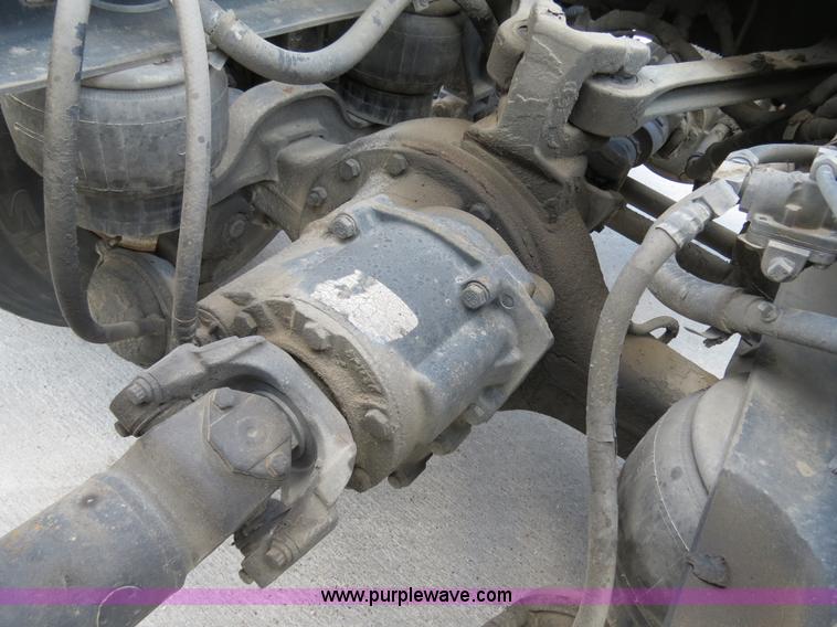 image for item B4601 1999 Kenworth T800 semi truck