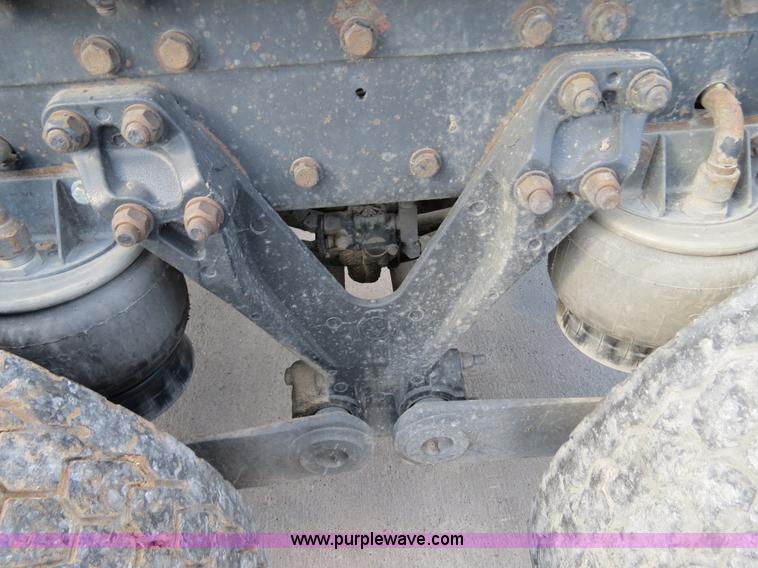 image for item B4601 1999 Kenworth T800 semi truck