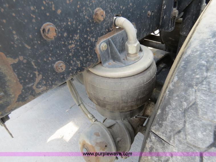 image for item B4601 1999 Kenworth T800 semi truck