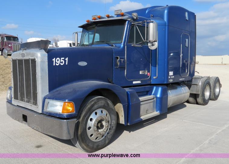 image for item B4602 1999 Peterbilt 377 semi truck