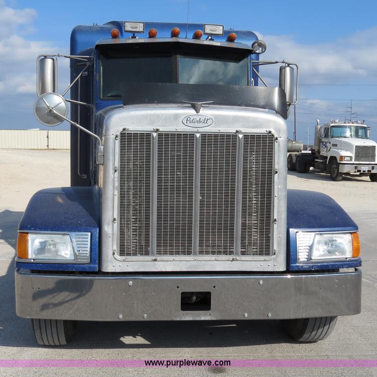 image for item B4602 1999 Peterbilt 377 semi truck