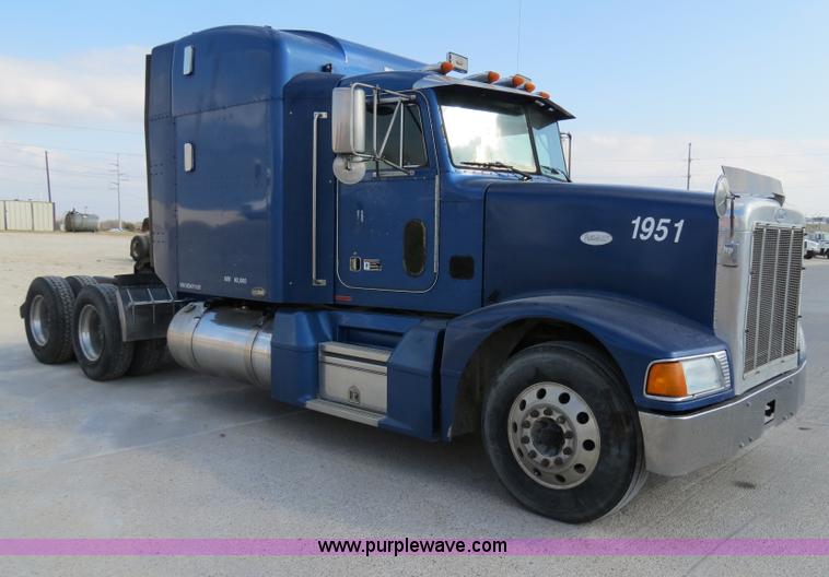 image for item B4602 1999 Peterbilt 377 semi truck