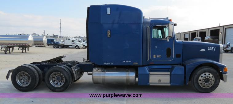 image for item B4602 1999 Peterbilt 377 semi truck