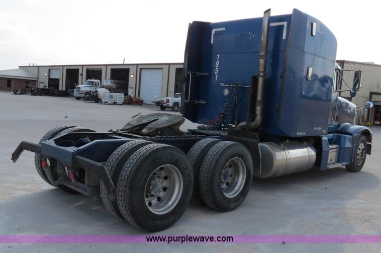 image for item B4602 1999 Peterbilt 377 semi truck