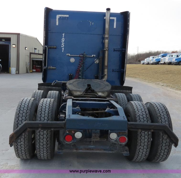 image for item B4602 1999 Peterbilt 377 semi truck