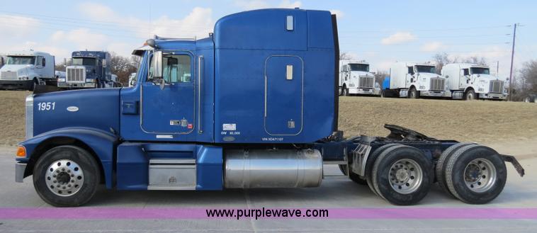 image for item B4602 1999 Peterbilt 377 semi truck