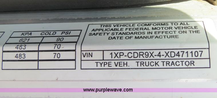 image for item B4602 1999 Peterbilt 377 semi truck